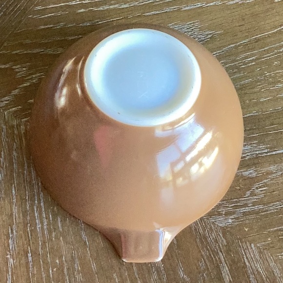 Vintage Pyrex Cinderella Nesting Mixing Bowl - Picture 4 of 6